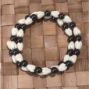 821. Pīkake carved Jasmine & Hematite double wrapped beaded memory wire bracelet